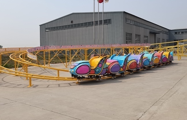 公园太空穿梭游乐设备