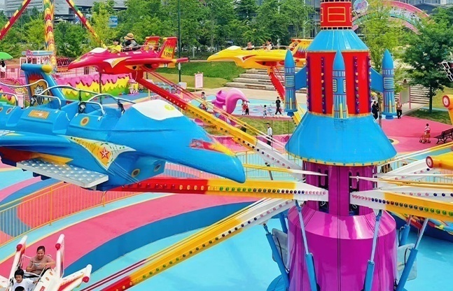 游乐场旋转飞机