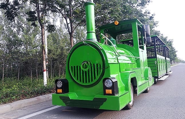 太阳能板观光火车