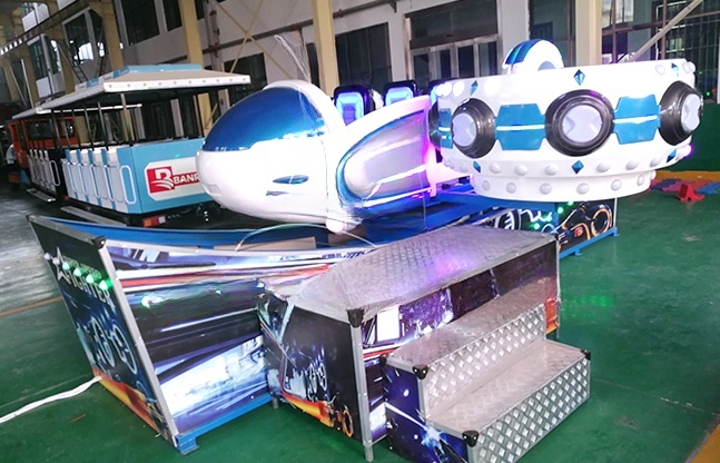 雷霆战机游乐设备