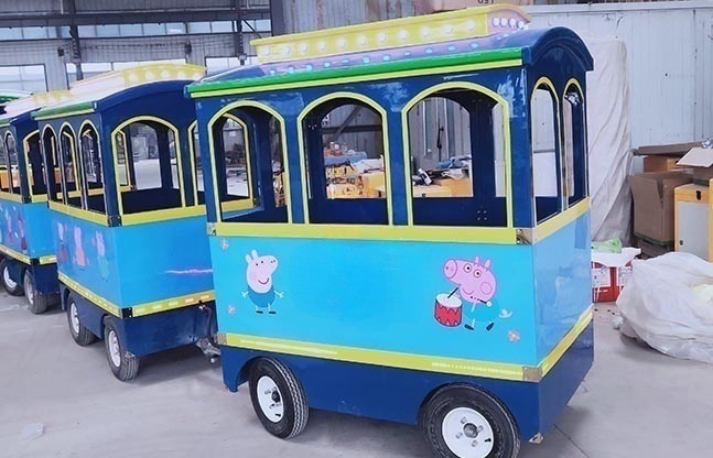 小猪佩奇无轨火车