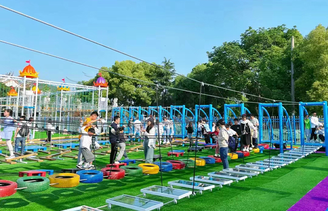 水上拓展游乐设备