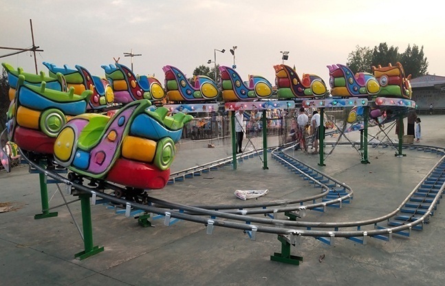 公园太空穿梭游乐设备