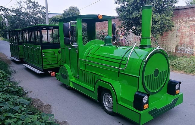 太阳能板观光火车