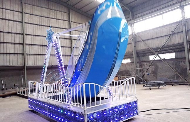 冰雪迷你海盗船