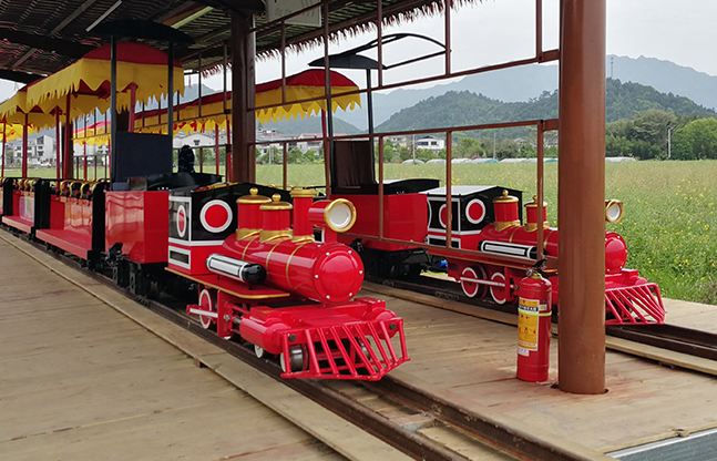 网红骑乘小火车