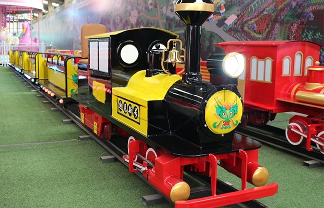 广场骑乘小火车