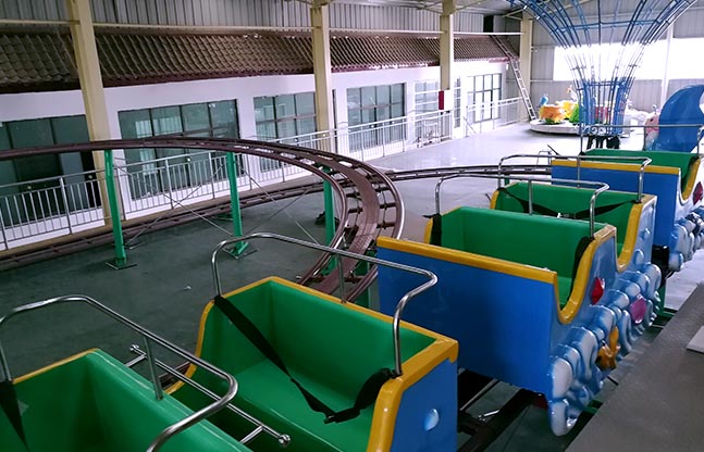 滑行鲨鱼游乐设备